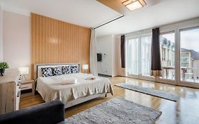 Bpr Timber Loft Home With Balcony