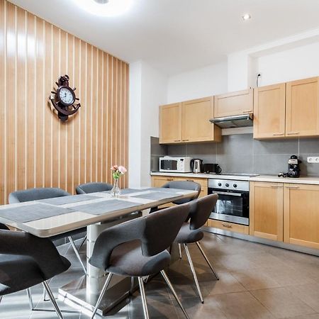 Bpr Timber Loft Home With Balcony Budapest Esterno foto