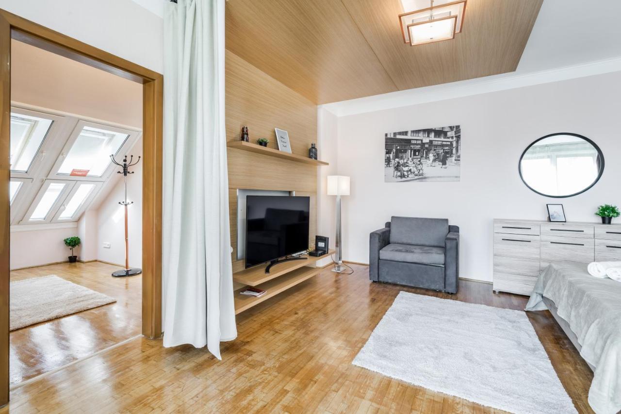 Bpr Timber Loft Home With Balcony Budapest Esterno foto