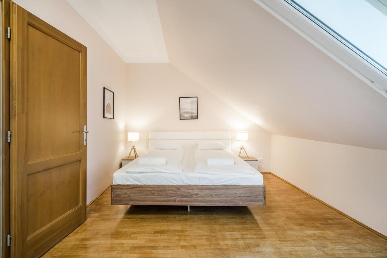 Bpr Timber Loft Home With Balcony Budapest Esterno foto