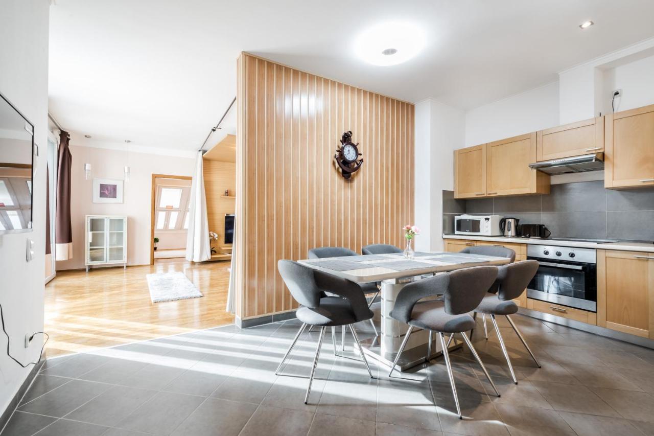 Bpr Timber Loft Home With Balcony Budapest Esterno foto