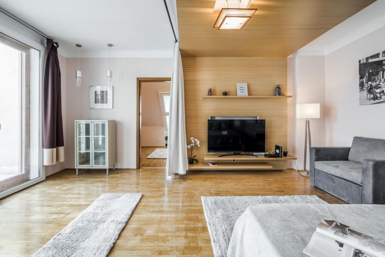 Bpr Timber Loft Home With Balcony Budapest Esterno foto